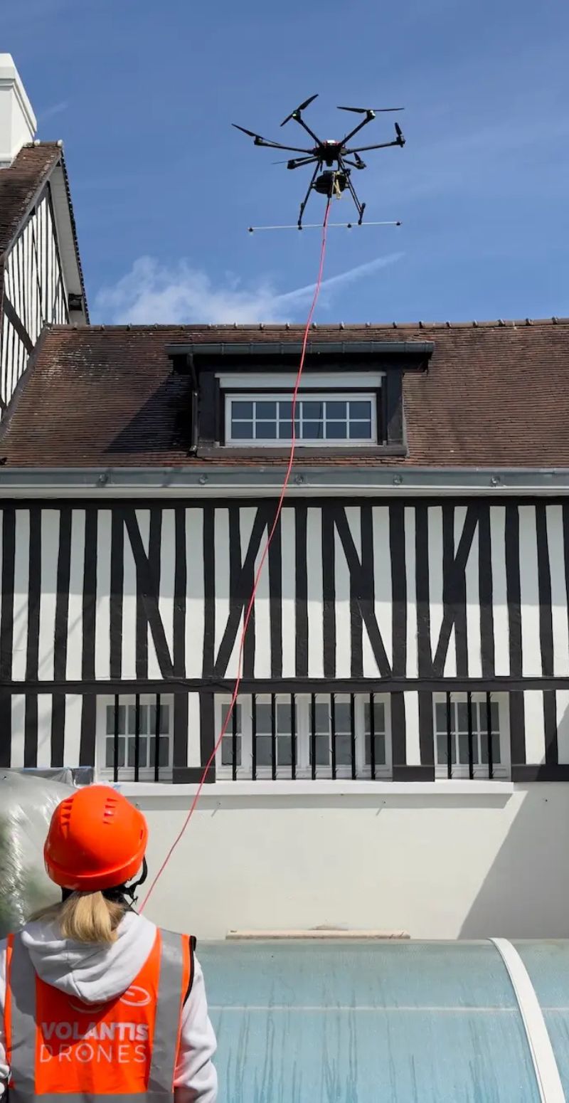 Nettoyage toiture drone Normandie - Volantis Drones Nettoyage de toiture par drone en Normandie avec Volantis Drones